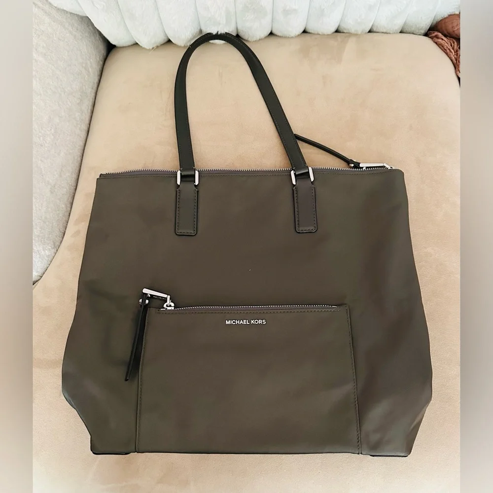 Michael Kors Sage Gray Nylon Tote Bag + COA - Picture 11 of 12
